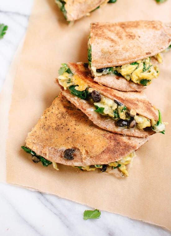 Vegetarian breakfast quesadillas recipe: a simple and healthy breakfast (or dinner)! cookieandkate.com