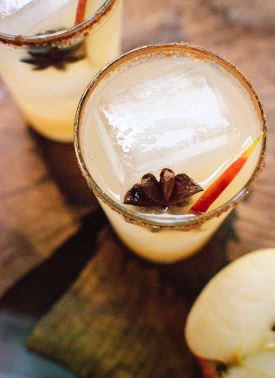Spiced apple margaritas! Perfect for holiday parties. cookieandkate.com